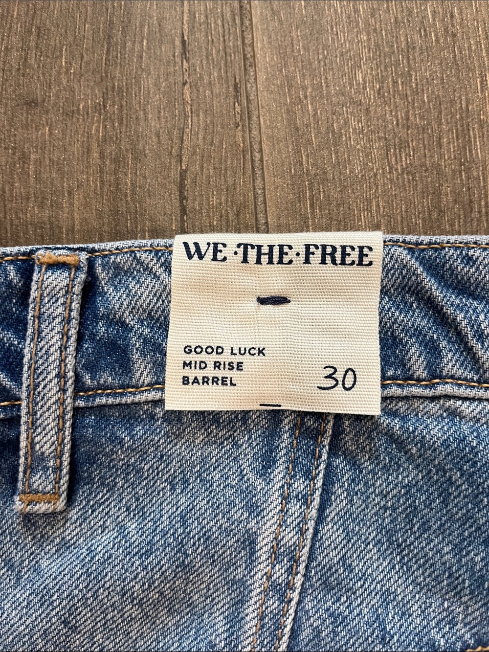 NEW We The Free Good Luck Mid-Rise Barrel Jeans Size 30 - Picture 6 of 8